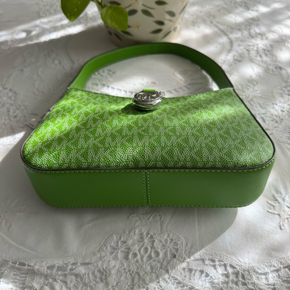 MK Monogram Shoulder Bag NWT  jungle green magnetic closure MK key charm - Picture 4 of 10